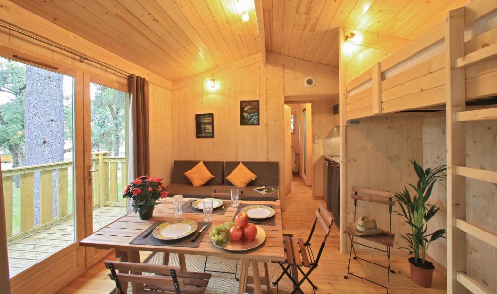 Albirondack Camping Lodge & Spa Номер фото